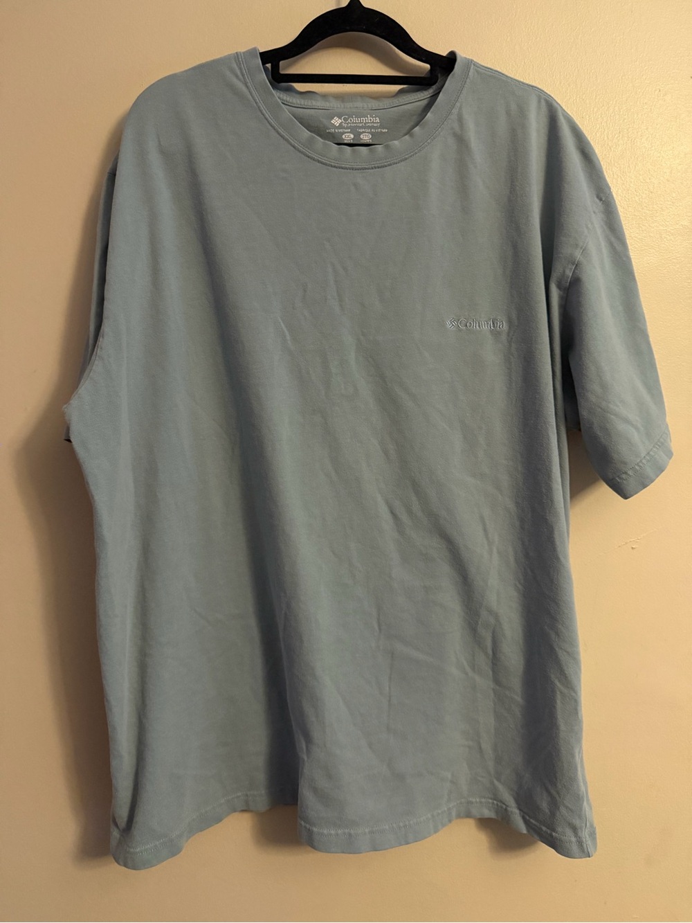 Columbia Men's Short-Sleeve Tee in Dusty Blue